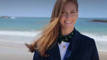 The shirt pattern leaves and flowers of Ophelia Miller in #ZoneInterdite of the 27/05/2018 (version stand-up collar)