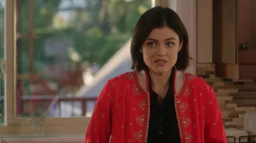 Arabella Brodé Bomber en Anthropologie porté par Stella Abbott (Lucy Hale) comme on le voit dans la Vie de la Phrase S01E06