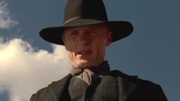 Chapeau noir porté par L'Homme Au Chapeau Noir (Ed Harris) comme on le voit dans Westworld S01E01