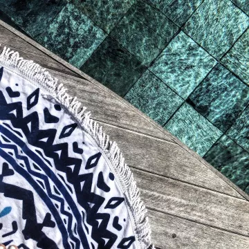 The towel round view on the account Instagram of Marie Lopez (EnjoyPhoenix)