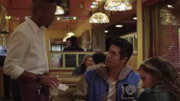 Le blouson de la Liberty High School de Zach Dempsey (Ross Butler) dans 13 Reasons Why S02E07