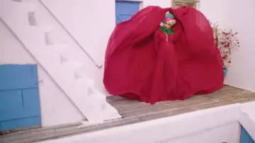 Michael Costello rouge personnalisé robe portée par Cardi B dans son clip je l'Aime feat Bad Bunny et J Balvin