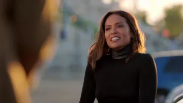 Vestido negro de Helmut Lang de Mazikeen (Lesley-Ann Brandt) en Lucifer S03E25