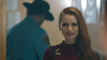 Vintage or cerise broche broche portée par Cheryl Fleur (Madeleine Petsch) comme on le voit dans Riverdale S01E07