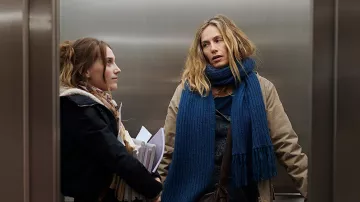 The blue scraf worn by Cecile de France as seen in Call my agent S01E01