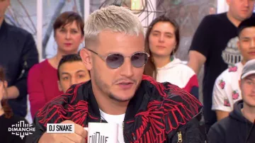 DJ Snake porte un blouson bomber noir à ailes rouges Marcelo Burlon lors de son passage à Clique Dimanche le 27 février 2018