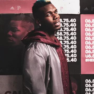 La veste brillante Tango grise PP X Adidas de Paul Pogba sur son compte instagram