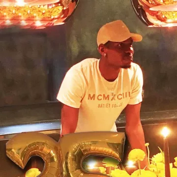 Le t-shirt Adidas "MCMXCIII Bati et Forgé" de Paul Pogba sur instagram