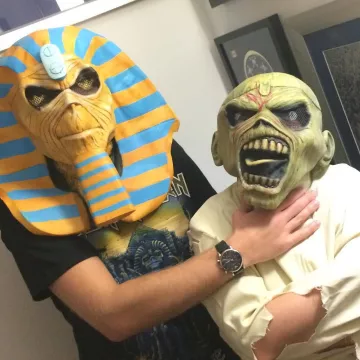 La máscara de Eddie Powerslave la mascota del grupo Iron maiden en la cuenta oficial de instagram del grupo Iron maiden
