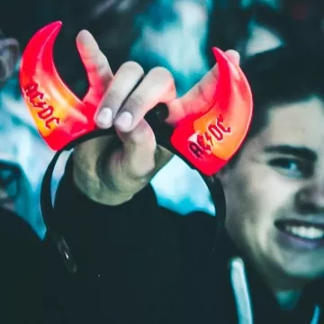 The clamping head of the group Acdc as it is seen the account instagram of the band Acdc