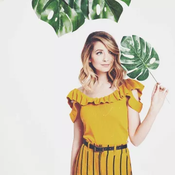Le top bardot à volants jaune moutarde de Zoella (Zoe Sugg) sur son compte Instagram