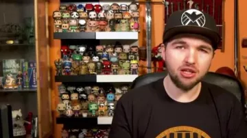 La figura funko pop de Astérix en el video de YouTube Polisse - 50/50 (revisión) de LinksTheSun