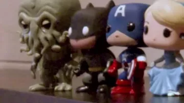 La figurine Funko Pop de Batman dans la vidéo YouTube Chansons françaises : le moment où ça a merdé (critique) de LinksTheSun