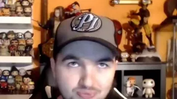 La casquette AJ styles dans la vidéo YouTube Une nouvelle émission sur la chaîne LinksTheSun !