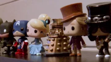 La figurine Funko Pop Dr Who dans la vidéo YouTube Chansons françaises : le moment où ça a merdé (critique) de LinksTheSun