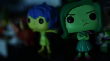 La figurine Funko Pop Vice-Versa dans la vidéo YouTube Non mais t'as vu ce que t'écoutes - Jul (2017) de LinksTheSun