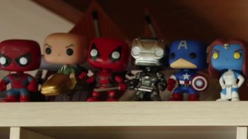 ¡La figura de Funko Pop War Machine en el video de YouTube The Avengers of the Salon! por LinksTheSun