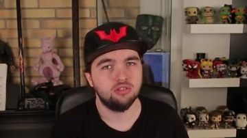 La casquette Batman Beyond Cuit dans la vidéo YouTube Jul - Wesh alors (critique) de LinksTheSun