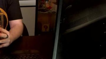 The lamp cube Mario in the YouTube video Polisse (poliss) - 50/50 (critical) LinksTheSun