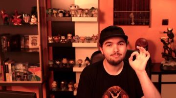 Funko Pop Tiana figura en el video de YouTube de LinksTheSun's New Adventures of Aladdin - 50/50 (revisión)