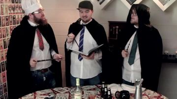 La baguette de sureau Harry Potter dans la vidéo YouTube On cuisine de la Bièraubeurre de Harry Potter ! de LinksTheSun