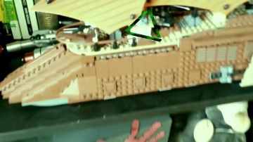 El barco de Lego Jabba la cabaña en el vídeo de YouTube Point Culture: Fan theories in the cinema 1ª parte de LinksTheSun