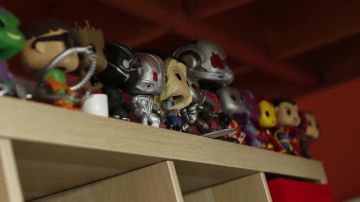 La figurine Funko Pop Black Widow dans la vidéo YouTube Les Vengeurs du Salon ! de LinksTheSun