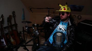 La casquette Pikachu - Pokémon dans la vidéo YouTube Jul - Wesh alors (critique) de LinksTheSun