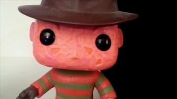 La figurine Funko Pop Freddy Krueger de LinksTheSun dans sa vidéo Point Culture : Les théories de fan au cinéma