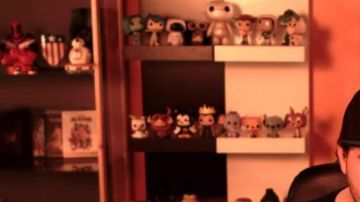 La figura de Funko Pop Pumba en el video de YouTube Las nuevas aventuras de Aladdin - 50/50 (revisión) de LinksTheSun