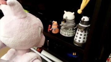 Le réveil Dalek Blanc dans la vidéo YouTube Point Culture : Les théories de fan au cinéma (2ème partie) de LinksTheSun