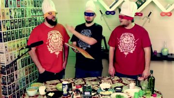 La figura funko pop maz kanata en el video de YouTube ¡Cocinamos una pizza de tortuga ninja! por LinksTheSun