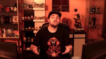 Figura de Funko Pop Joy en el video de YouTube de LinksTheSun's New Adventures of Aladdin - 50/50 (revisión)