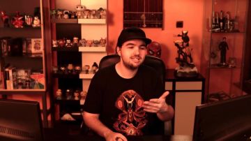 La figurine Funko Pop Cendrillon dans la vidéo YouTube Les Nouvelles Aventures d'Aladin - 50/50 (critique) de LinksTheSun