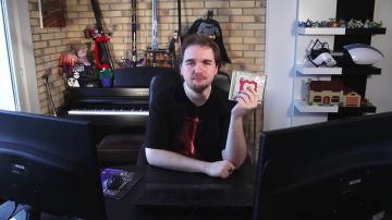 El CD Sur la route des Enfoirés 2015 en el vídeo de YouTube Tout la vie - les Enfoirés (reseña) de LinksTheSun