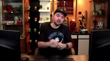 La figura funko pop Loulou en el video de YouTube Canciones francesas: el momento en que metió la pata de LinksTheSun