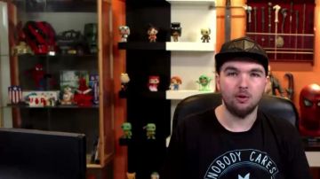 La figura Funko pop Bouffe-tout (Sos fantômes) en el video de YouTube Canciones francesas: el momento en que metió la pata de LinksTheSun