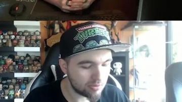 La gorra de las Tortugas Ninja de LinksTheSun visto en el video de YouTube "50/50 on Polisse"