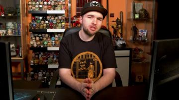 La estatua de Harley Quinn en el video de YouTube 50/50 en Polisse de LinksTheSUn