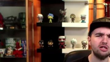 The figurine Funko Pop Sharknado of LinksTheSun in her video French Songs : the moment when it was screwed up