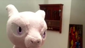 Le présentoir mural pour 10 baguettes Harry Potter dans la vidéo Les théories de fan au cinéma de LinksTheSun