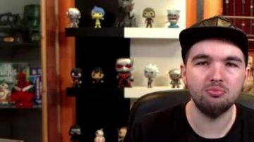 La figura Funko Pop Dovhakiin de LinksTheSun en su video "Canciones francesas: el momento en que metió la pata"