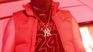 El collar de Nueva York en el video Las nuevas aventuras de Aladdin - 50/50 (reseña) de LinksTheSun