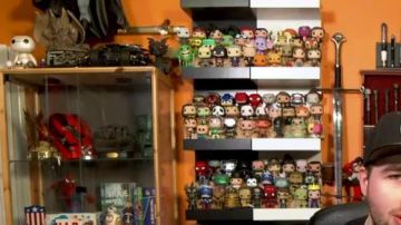 Figura funko pop Kyle de South Park en el video Polisse 50/50 de LinksTheSun