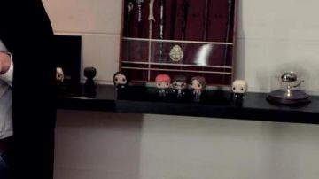 La figurine Funko Pop Hermione Granger dans la vidéo YouTube On cuisine de la Bièraubeurre de Harry Potter de LinksTheSun