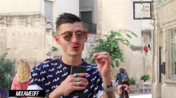 La camiseta de Fila vista en Mixame en el video "¿A las chicas les gustan las aventuras de una noche? ????"
