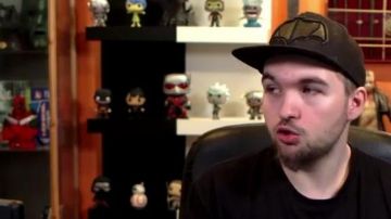 The figurine Funko POP! Rick (Rick and Morty) in the video YouTube French Songs : the moment it was fucked up of LinksTheSun