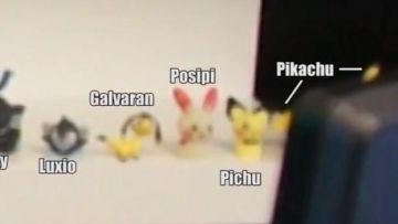 La figura de Pokémon Posipi (Bandai) vista en No pero viste lo que estás escuchando 09 - Linksthesun Blooper