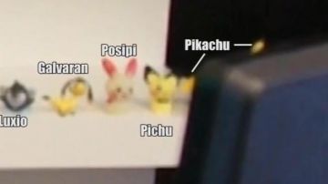 La figura de Pokémon Pichu (Bandai) vista en No pero viste lo que estás escuchando 09 - Linksthesun Blooper