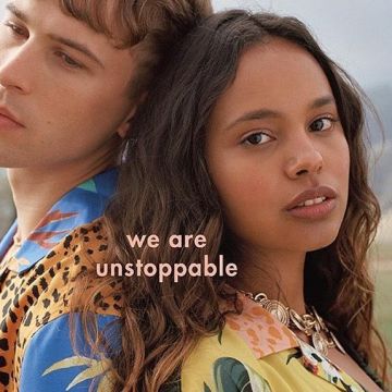 La chemise à manches courtes imprimé tropical de Alisha Boe sur le compte Instagram de Tommy Dorfman